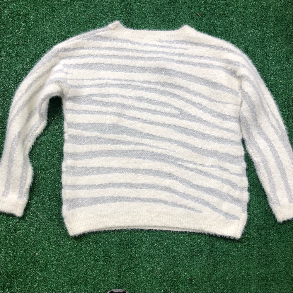 Loved+Adored Silver & White Long Sleeve Sweater Warm Cozy Pullover Sweater S/M - Picture 2 of 7